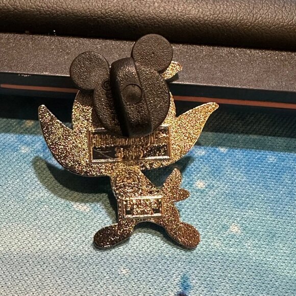 Disney Parks Hidden Orange Bird Happy 2011 Pin Mickey Mouse Trading Pin Authenti - Picture 4 of 6